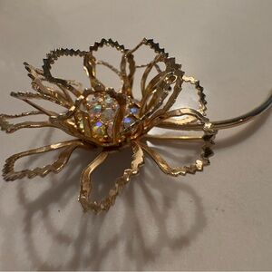 VINTAGE 1960s Sarah Coventry Allusion Flower Brooch